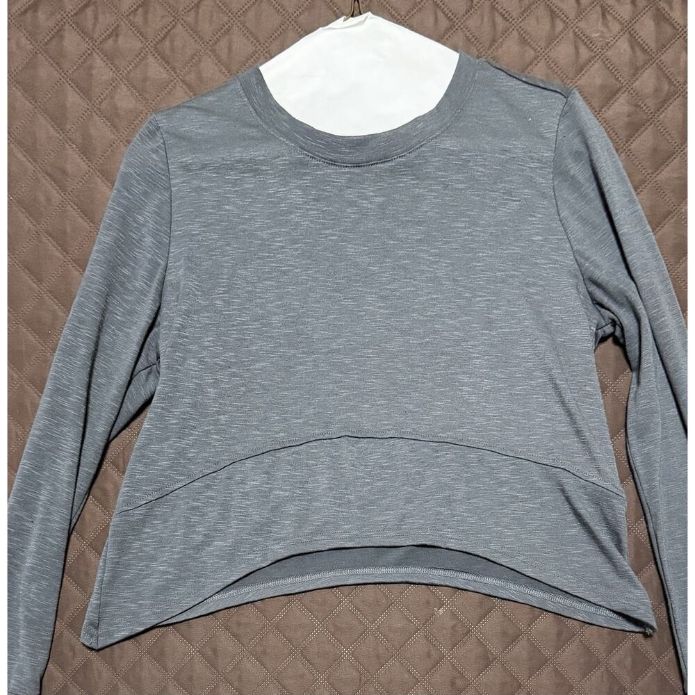Women’s Long Sleeve Cropped Sharkbite Hem Tee In Dk. Gray -Size M - Picture 3 of 9